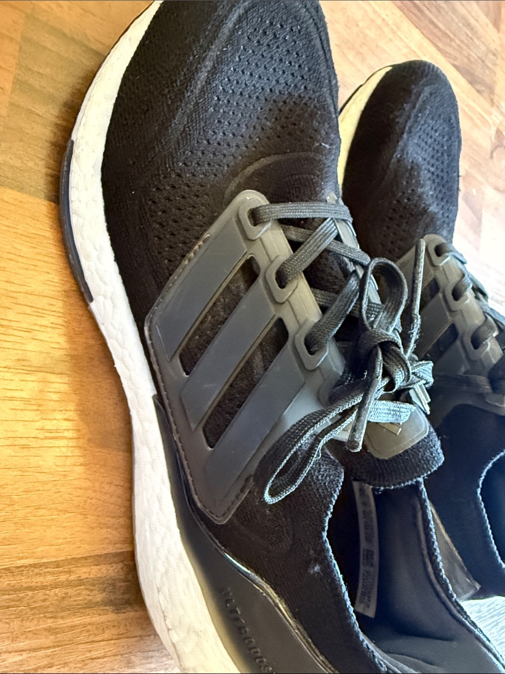 adidas Men's Black Ultraboost running shoes - Picture 6 of 8